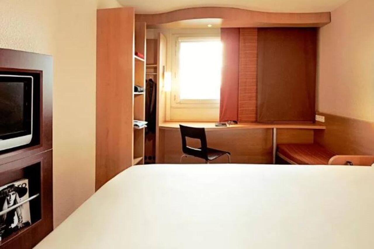 Ibis Barcelona Santa Coloma Hotel Santa Coloma de Gramenet Exterior photo