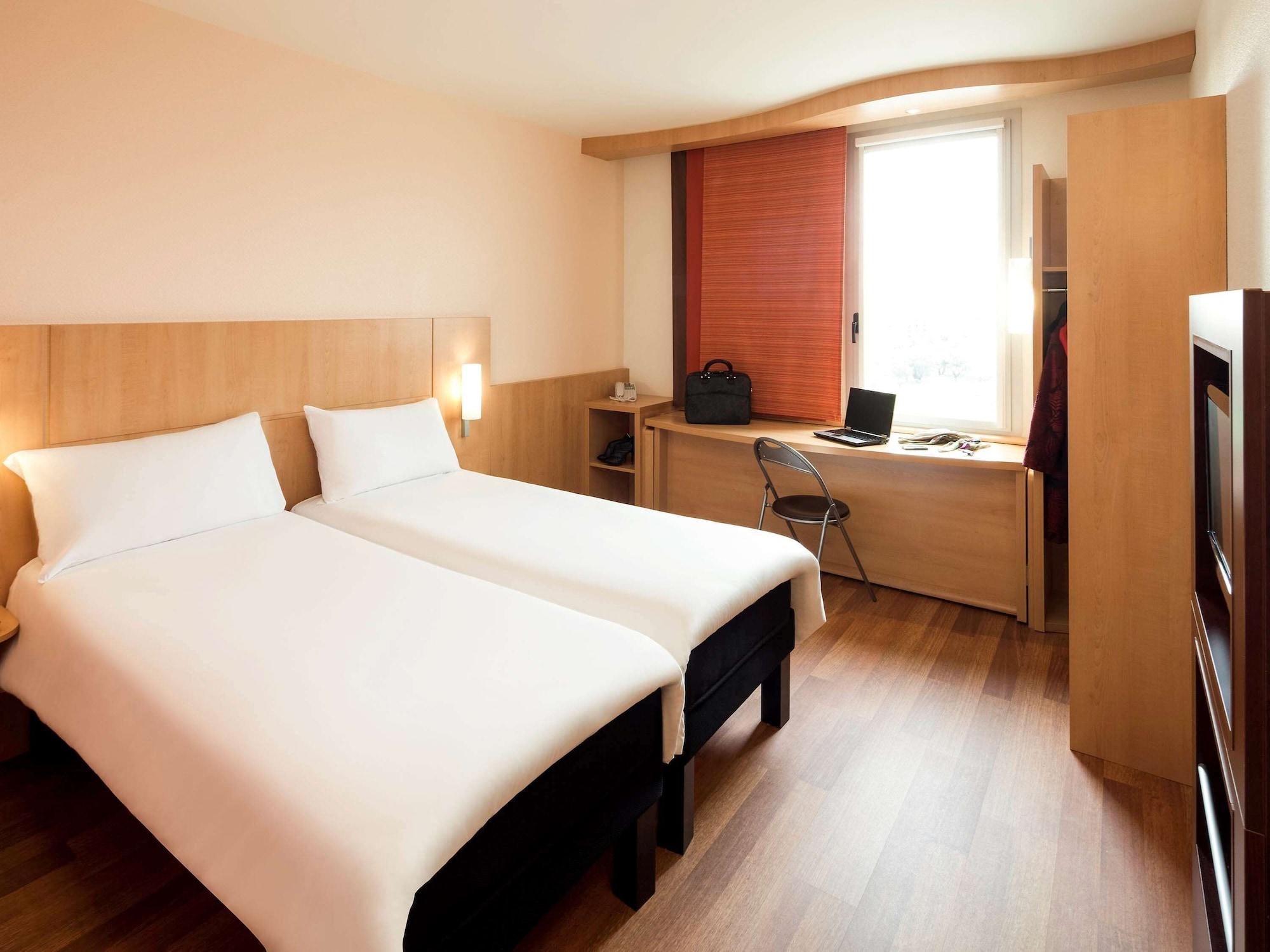 Ibis Barcelona Santa Coloma Hotel Santa Coloma de Gramenet Exterior photo