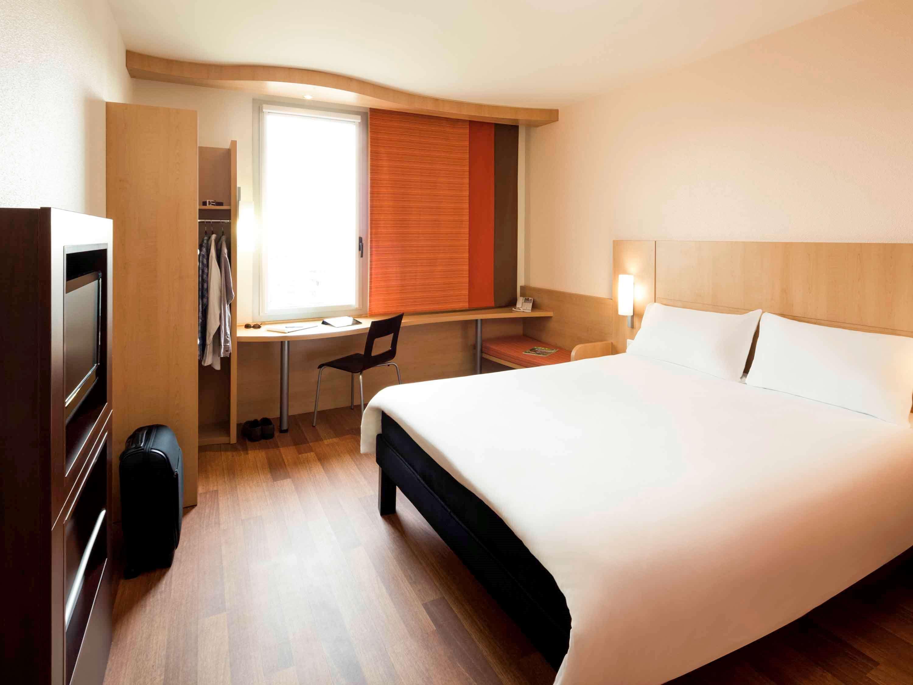 Ibis Barcelona Santa Coloma Hotel Santa Coloma de Gramenet Exterior photo