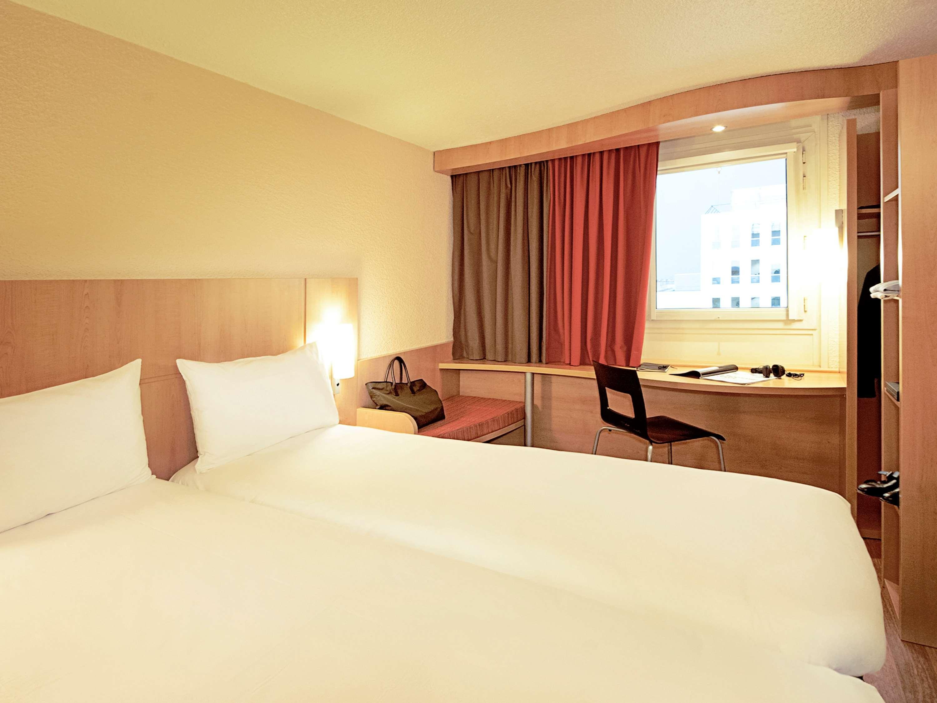 Ibis Barcelona Santa Coloma Hotel Santa Coloma de Gramenet Exterior photo