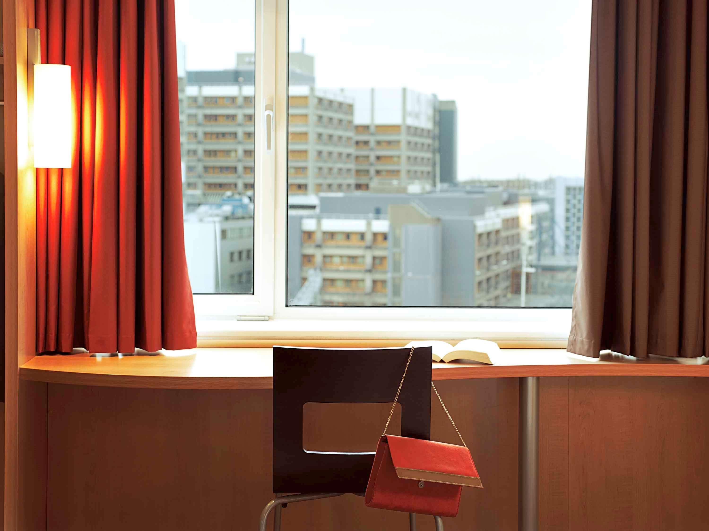 Ibis Barcelona Santa Coloma Hotel Santa Coloma de Gramenet Exterior photo