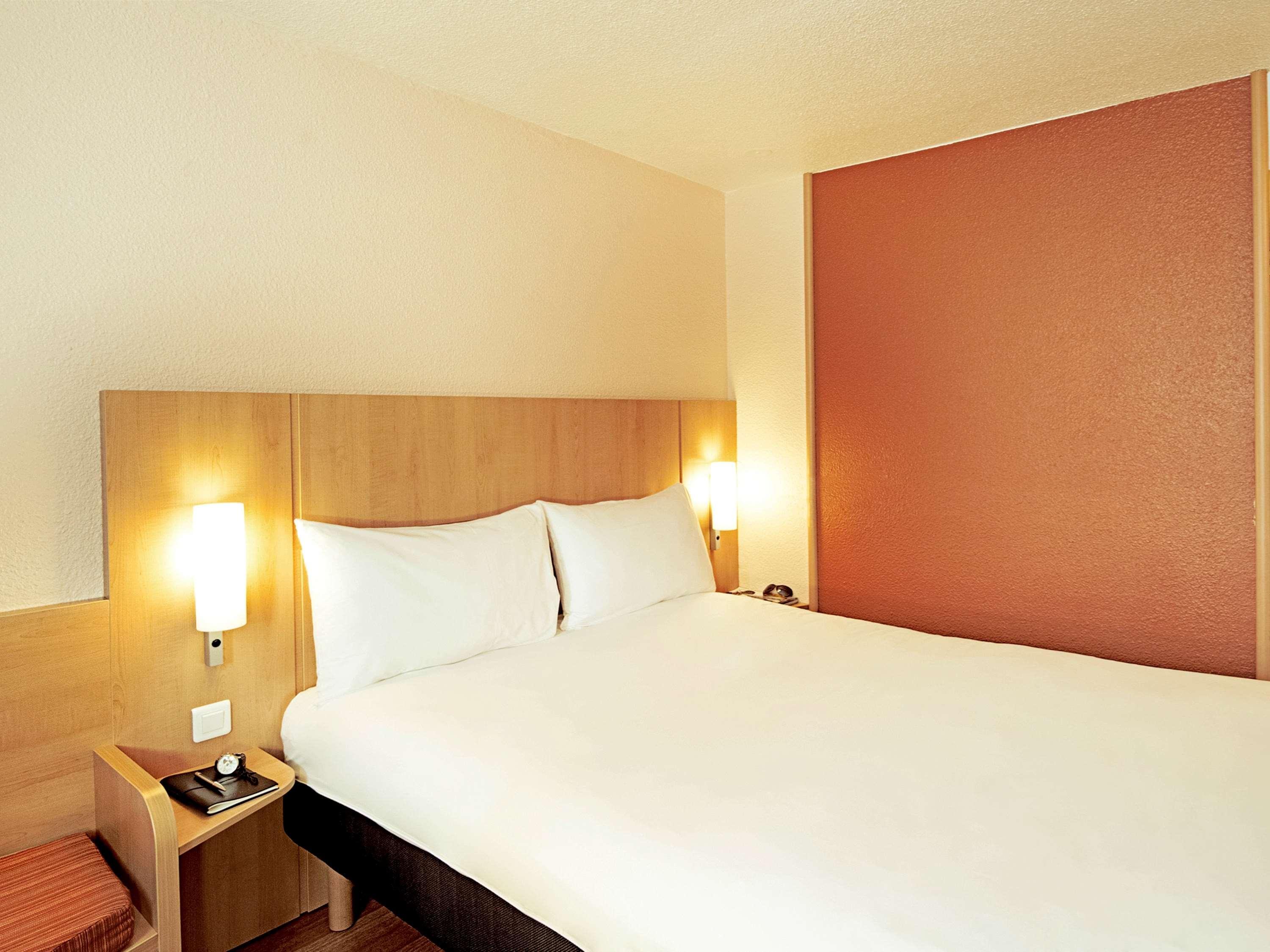 Ibis Barcelona Santa Coloma Hotel Santa Coloma de Gramenet Exterior photo