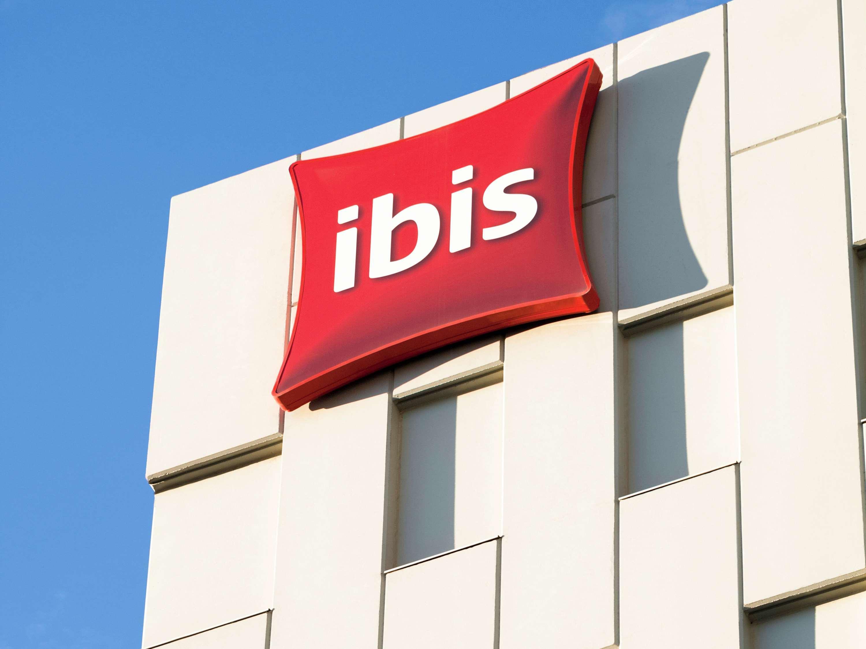 Ibis Barcelona Santa Coloma Hotel Santa Coloma de Gramenet Exterior photo