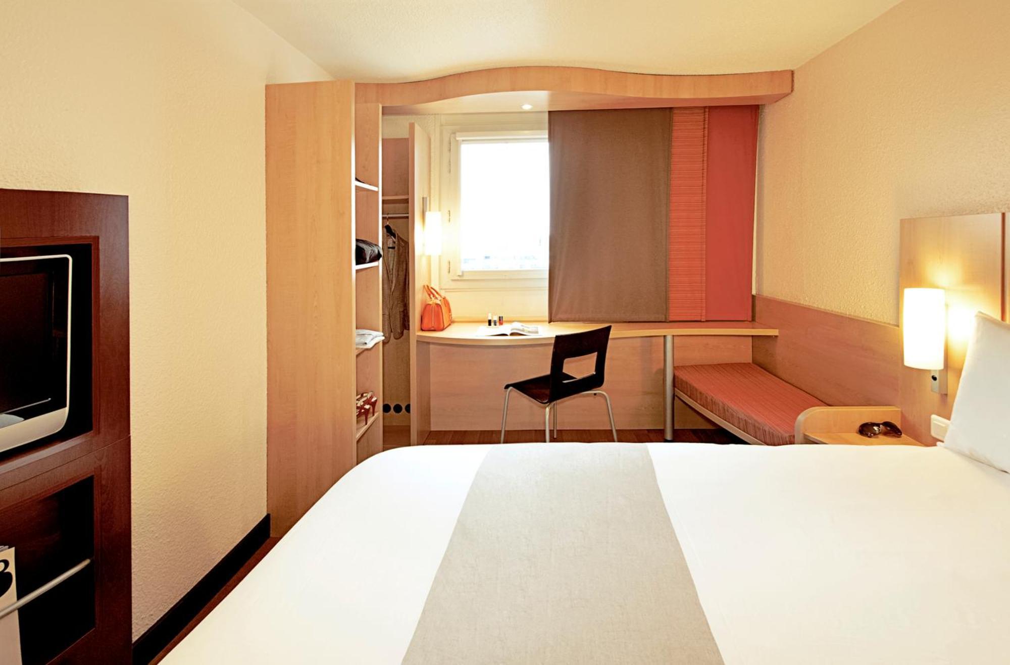 Ibis Barcelona Santa Coloma Hotel Santa Coloma de Gramenet Exterior photo