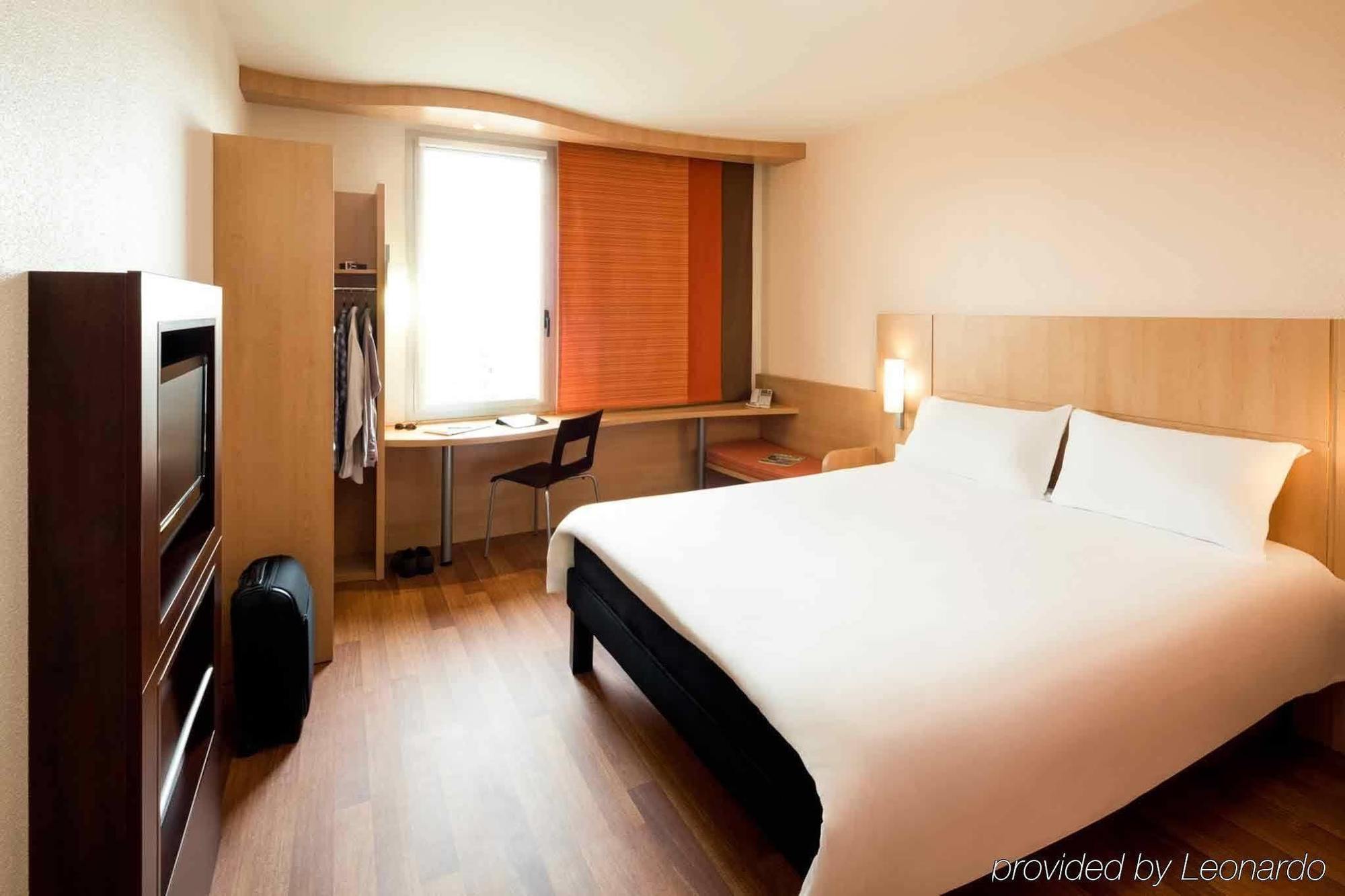 Ibis Barcelona Santa Coloma Hotel Santa Coloma de Gramenet Exterior photo