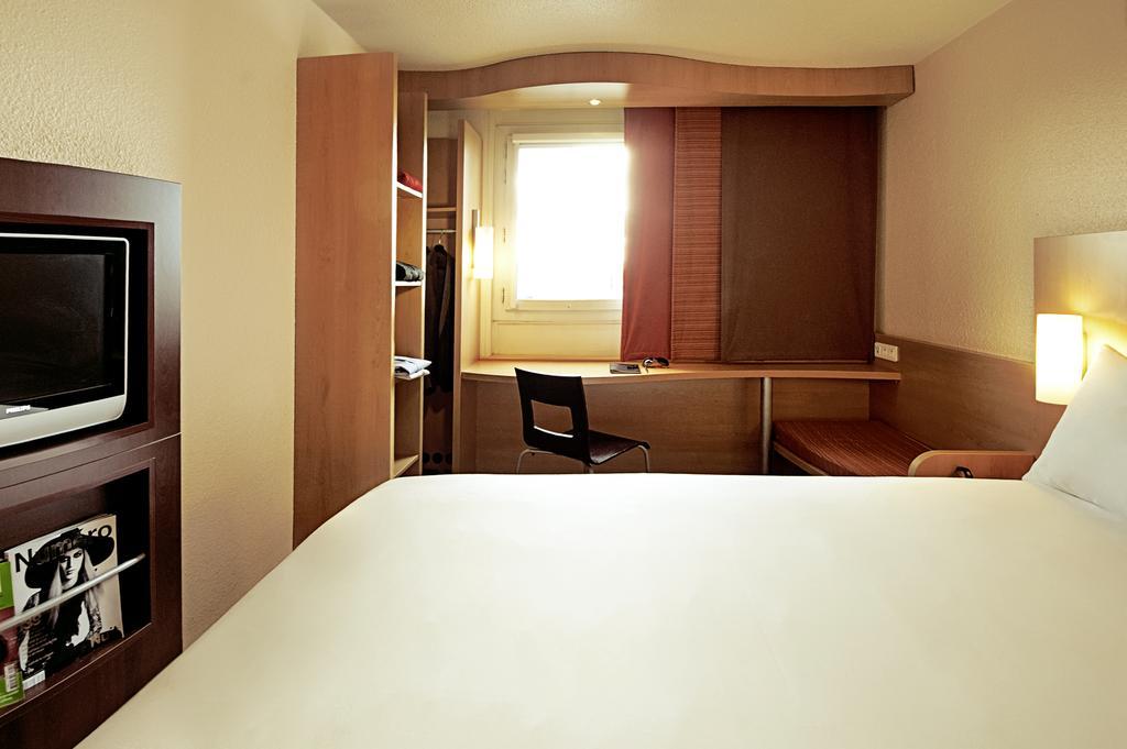 Ibis Barcelona Santa Coloma Hotel Santa Coloma de Gramenet Exterior photo